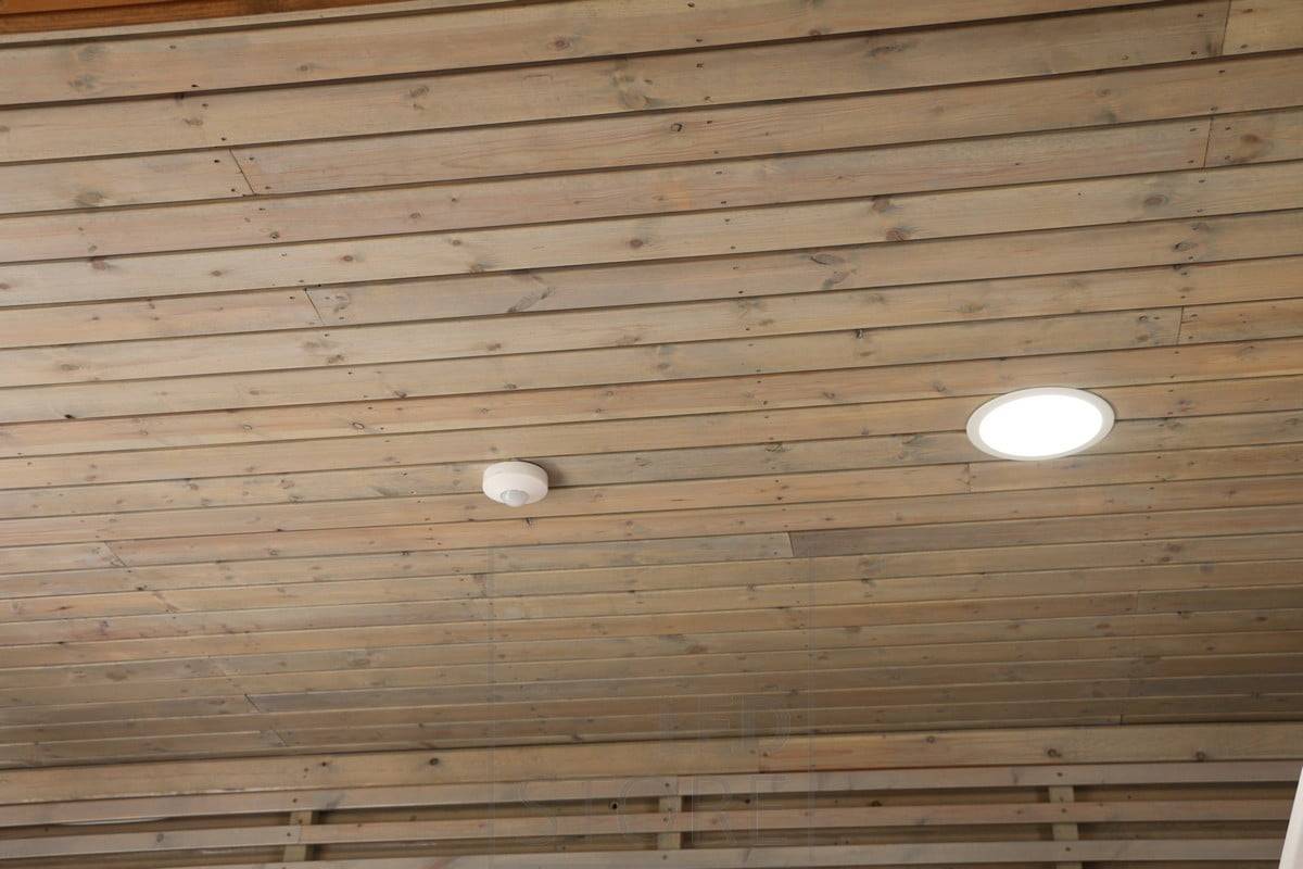 Plafond à leds pour l'éclairage général. Ce luminaire est une bonne option pour les maisons où un éclairage simple et de haute qualité est souhaité. Ledstore.fi